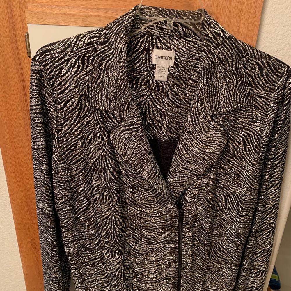 Black & Silver Jacket w/zipper closing